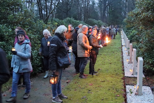 Kerstlichtjes_bij_oorlogsgraven